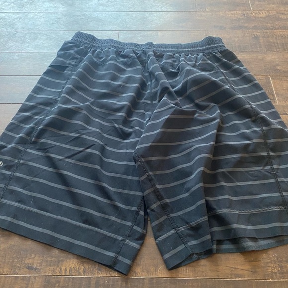 Lululemon Striped lined shorts - Picture 4 of 6